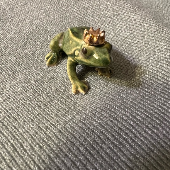 Vintage miniature Hagen Renaker prince frog with crown. Porcelain - Picture 4 of 8